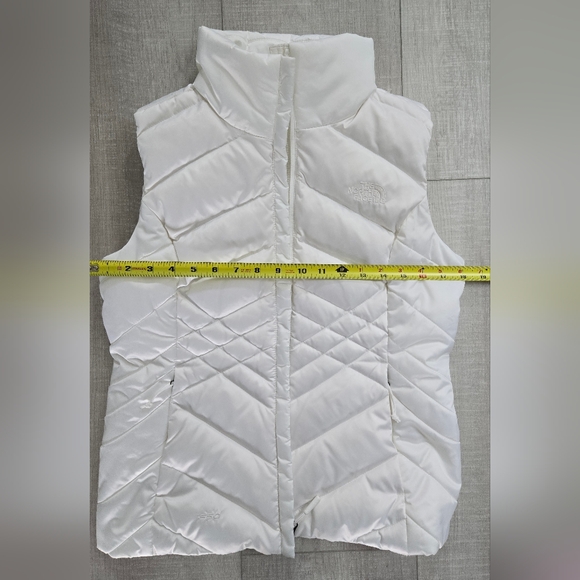 The North Face | Women's 550 down vest in White, size S - Picture 10 of 12